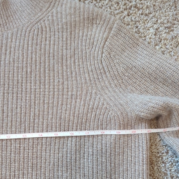 Banana Republic Cashmere Sweater - Picture 4 of 6